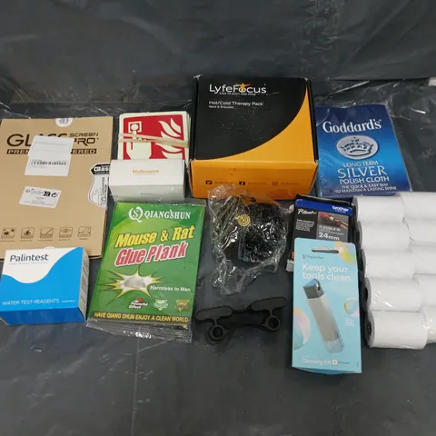 BOX OF APPROXIMATELY 8 ASSORTED ITEMS TO INCLUDE - MOUSE GLUE PLANK, GLASS SCREEN PRO, AND LYFE HOT/COLD THERAPY PACK ETC.