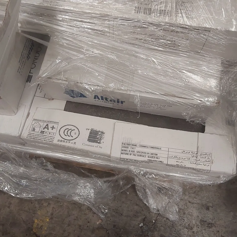 PALLET CONTAINING A LARGE QUANTITY OF BRAND NEW TILES