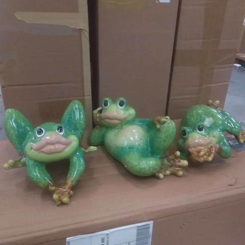 BOXED SET OF 3 GARDEN FROG FIGURES
