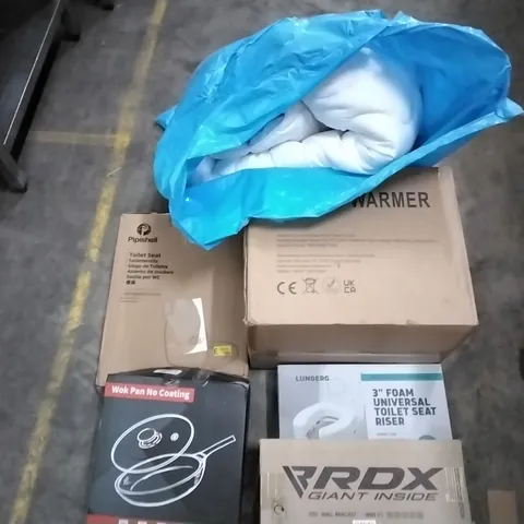 PALLET OF HOUSEHOLD ITEMS TO INCLUDE DUVETS, TOWEL WARMER, TOILET SEATS AND SPORT BRACKETS ECT