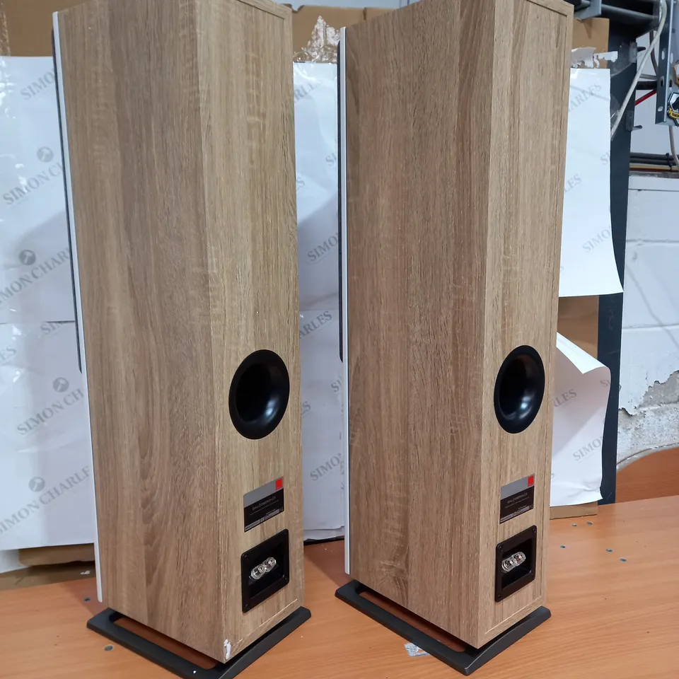 BOXED PAIR OF DALI OBERON 5 LIGHT OAK SPEAKERS 