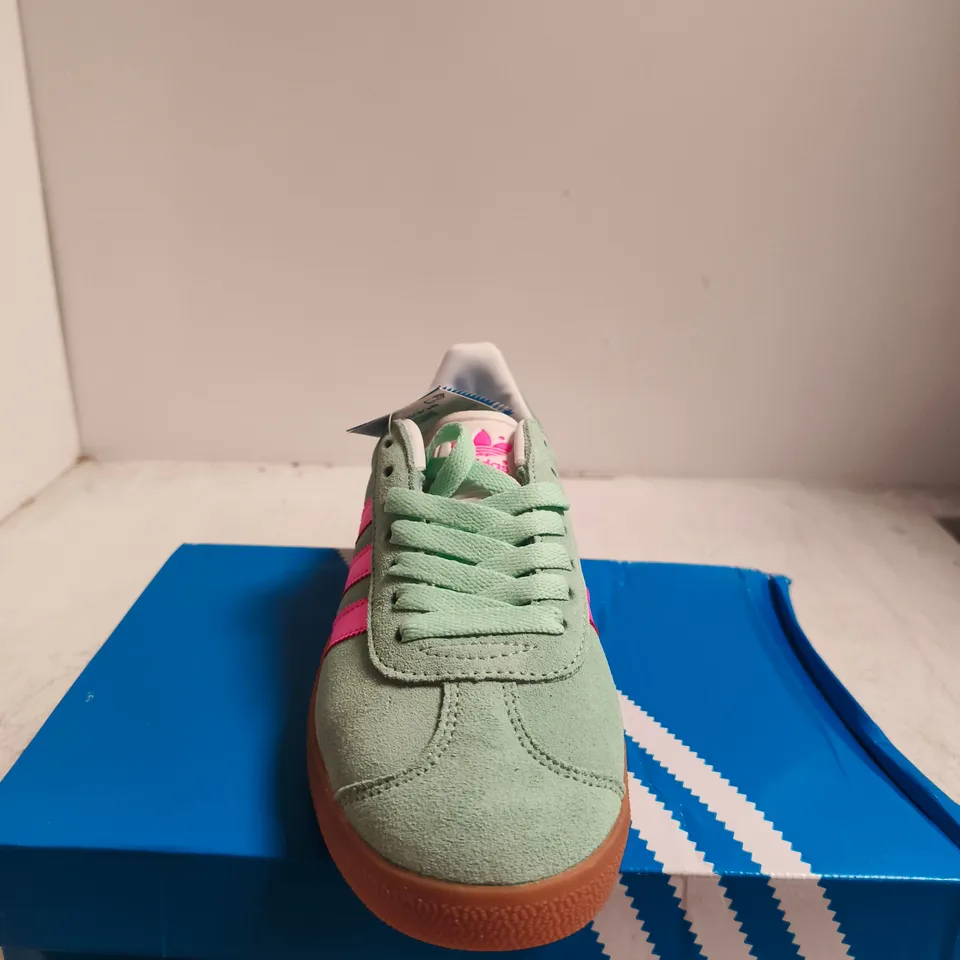 BOXED PAIR OF ADIDAS GAZELLE W TRAINERS –  UK 5