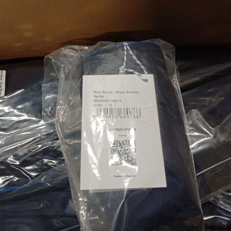 BOX OF APPROXIMATELY 15 X BRAND NEW BRASS MONKEY DIP MATS - NAVY // SIZE: S