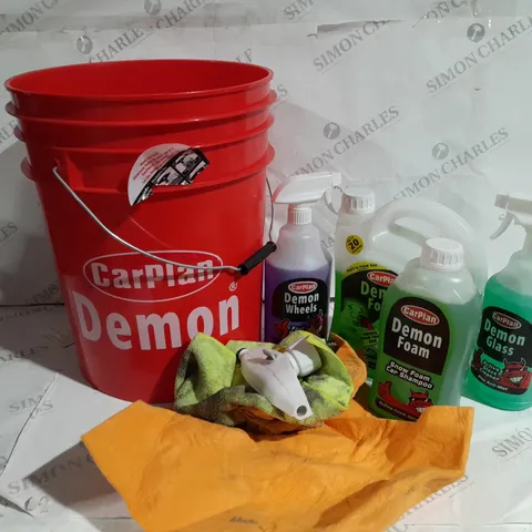 APPROXIMATELY 5 ASSORTED CARPLAN DEMON VEHICLE CLEANING PRODUCTS TO INCLUDE BUCKET, DEMON WHEELS, DEMON GLASS, DEMON FOAM