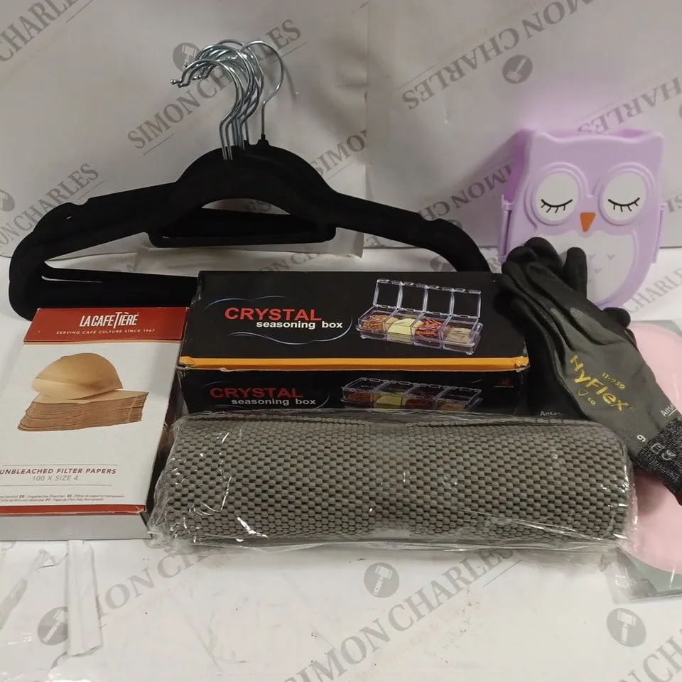 APPROXIMATELY 10 ASSORTED HOUSEHOLD PRODUCTS TO INCLUDE SEASONING STORAGE BOX, EYE MASK, CLOTHES HANGERS ETC 
