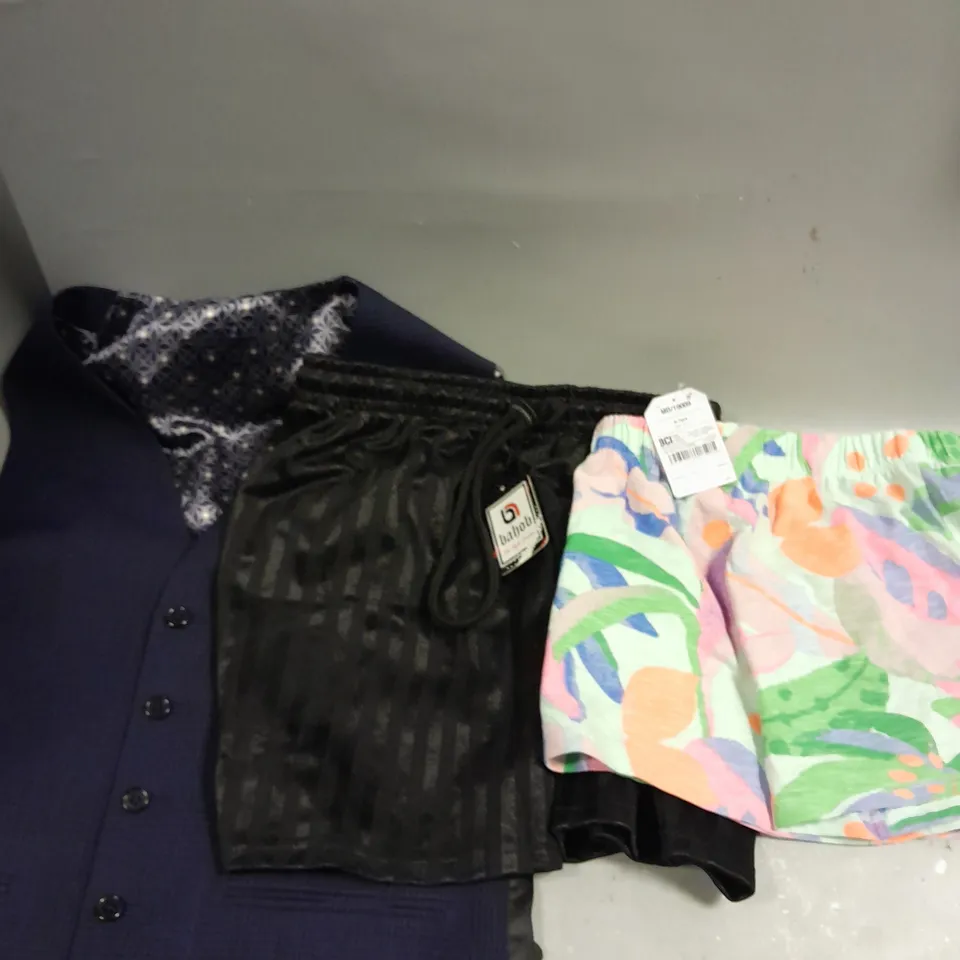 APPROXIMATELY 20 ASSORTED CHILDRENS CLOTHING PRODUCTS IN AGES RANGING FROM 5-10YRS