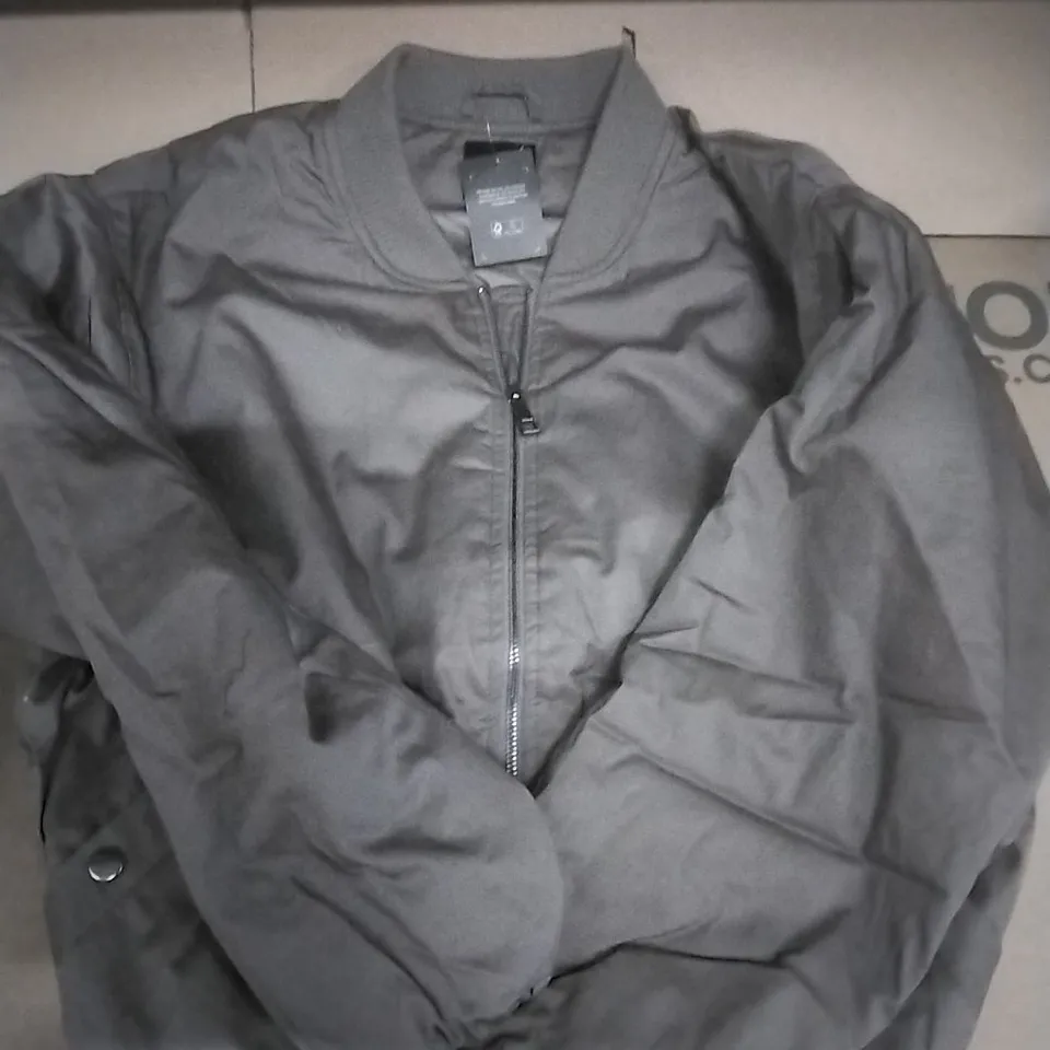 PALLET TO CONTAIN APPROXIMATELY 80 BRAND NEW DESIGNER CLOTHING ITEMS TO INCLUDE; VARIOUS STYLES OF JACKETS