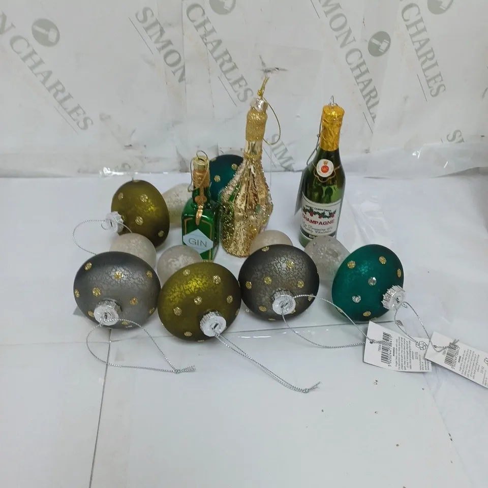 LOT OF 9 CHRISTMAS HANGING DECORATIONS