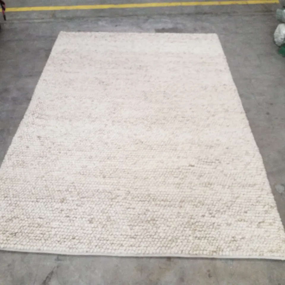 QUALITY DESIGNER AREA RUG    - APPROXIMATELY 225X156CM