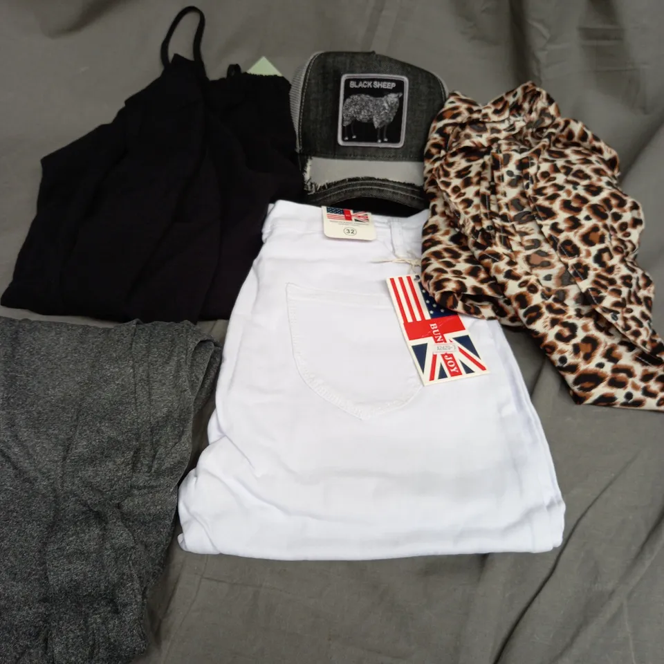 BOX OF APPROXIMATELY 25 ASSORTED CLOTHING ITEMS TO INCLUDE - HAT , JEANS , TROUSERS ETC