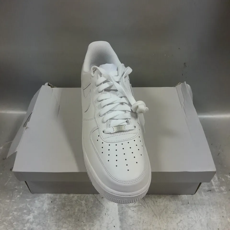 BOXED PAIR OF NIKE AIR FORCE 1 SNEAKERS IN WHITE SIZE UK 9