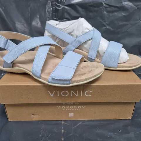 BOXED PAIR OF VIONIC REST RAYA LEATHER SANDALS IN BLUE SIZE 9