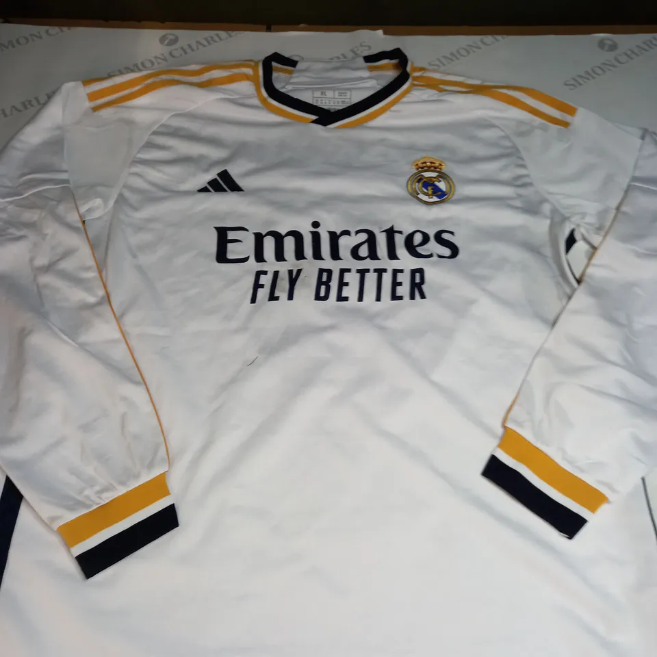 REAL MADRID FC HOME SHIRT WITH BELLINGHAM 5 ON THE BACK SIZE XL