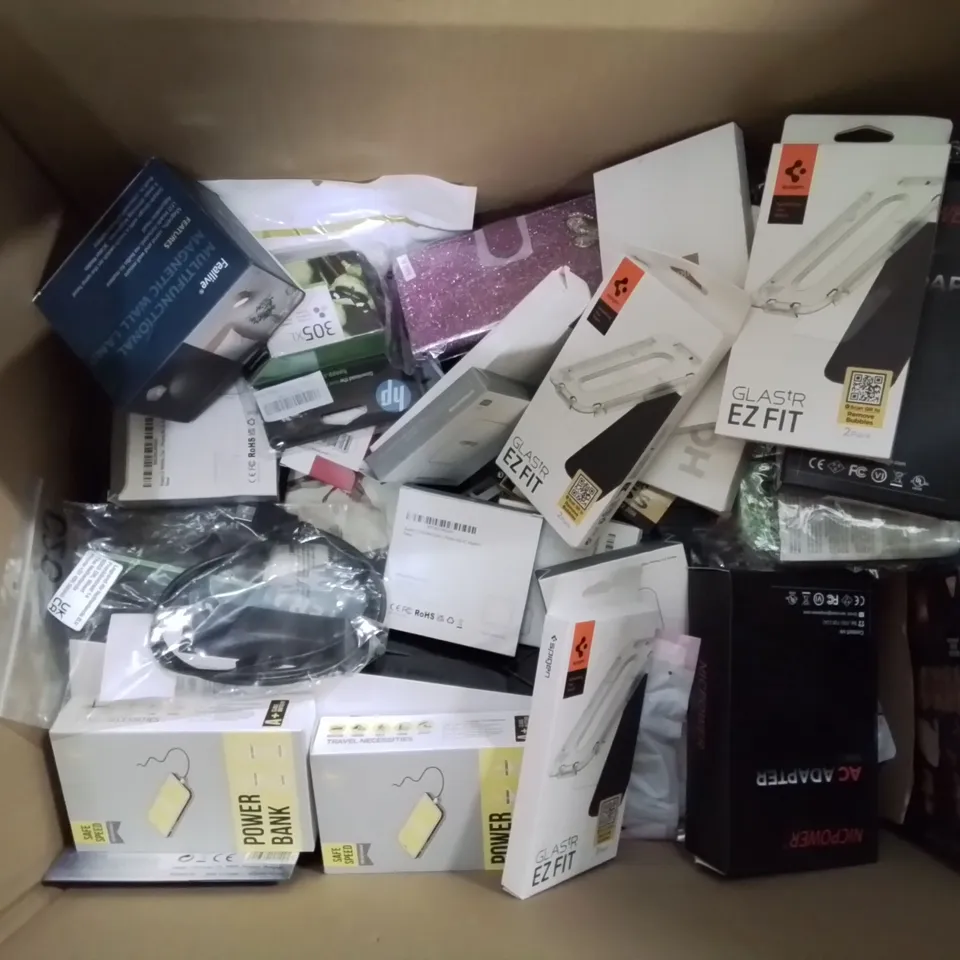 BOX CONTAINING LARGE AMOUNT OF BOXED ELECTRICAL ITEMS TO INCLUDE: POWER BANKS, LIGHT UP E LETTERS, LED BULBS, PHONE PROTECTION COVERS ETC.