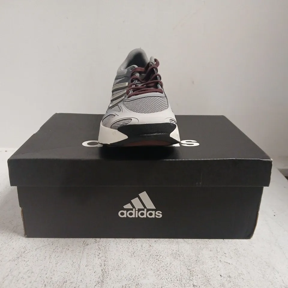 BOXED PAIR OF ADIDAS ADIZERO ARUKU TRAINERS IN GREY SIZE UK 7