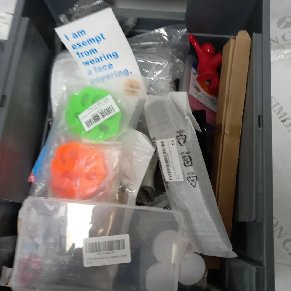 LOT OF ASSORTED ITEMS TO INCLUDE - CHILDREN'S CUTLERY / NAIL BRUSH / PILL BOX 