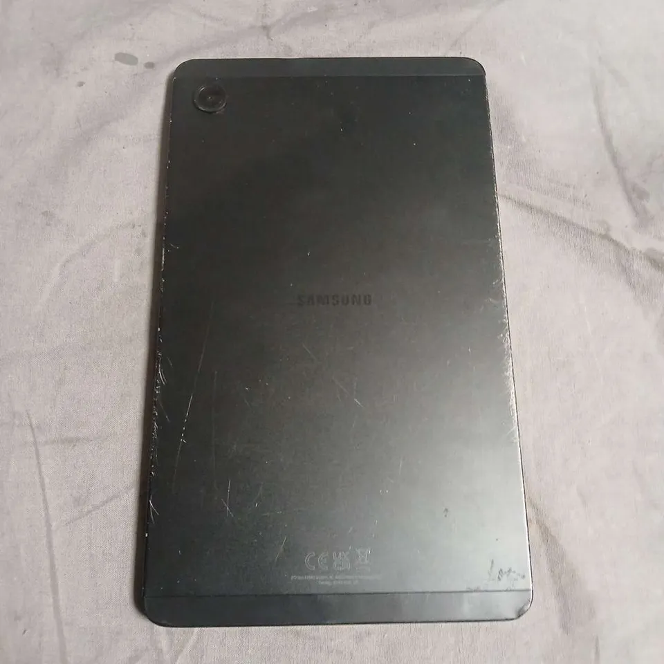 SAMSUNG TABLET – BLACK, CRACKED SCREEN