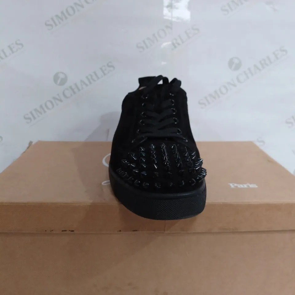 CHRISTIAN Louboutin LOUIS JUNIOR SPIKES FLAT VEAU VELOURS - EU 42