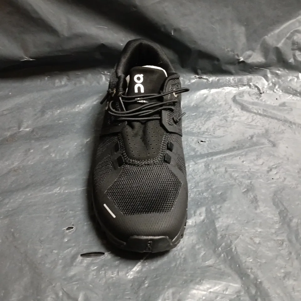 PAIR OF ON CLOUDSURFER TRAINERS IN BLACK SIZE UNSPECIFIED