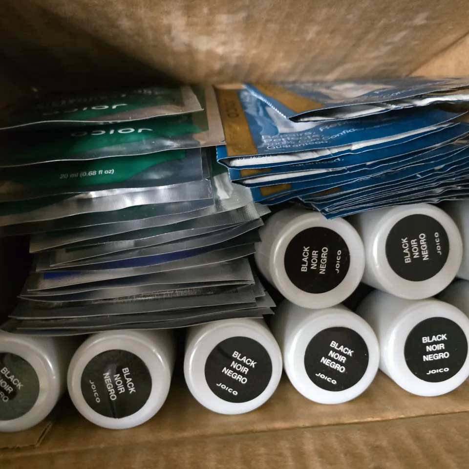 APPROXIMATELY 30 ASSORTED JOICO COSMETICS ITEMS TO INCLUDE TNT SHOT, COLOUR BUTTER, JOICO CURL , ETC - COLLECTION ONLY 