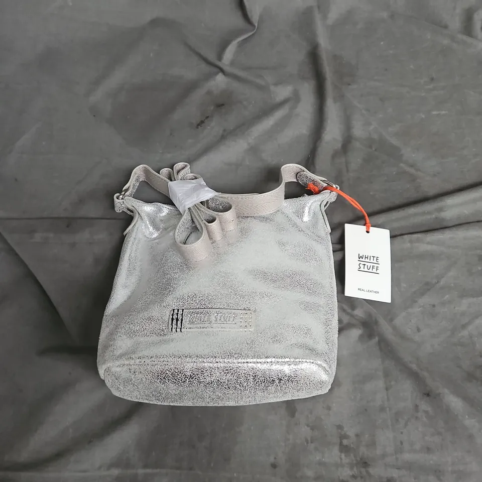 WHITE STUFF MINI FERN LEATHER CROSSBODY BAG IN SILVER ONE SIZE