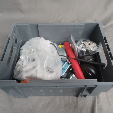 APPROXIMATELY 10 ASSORTED CAR ACCESSORIES