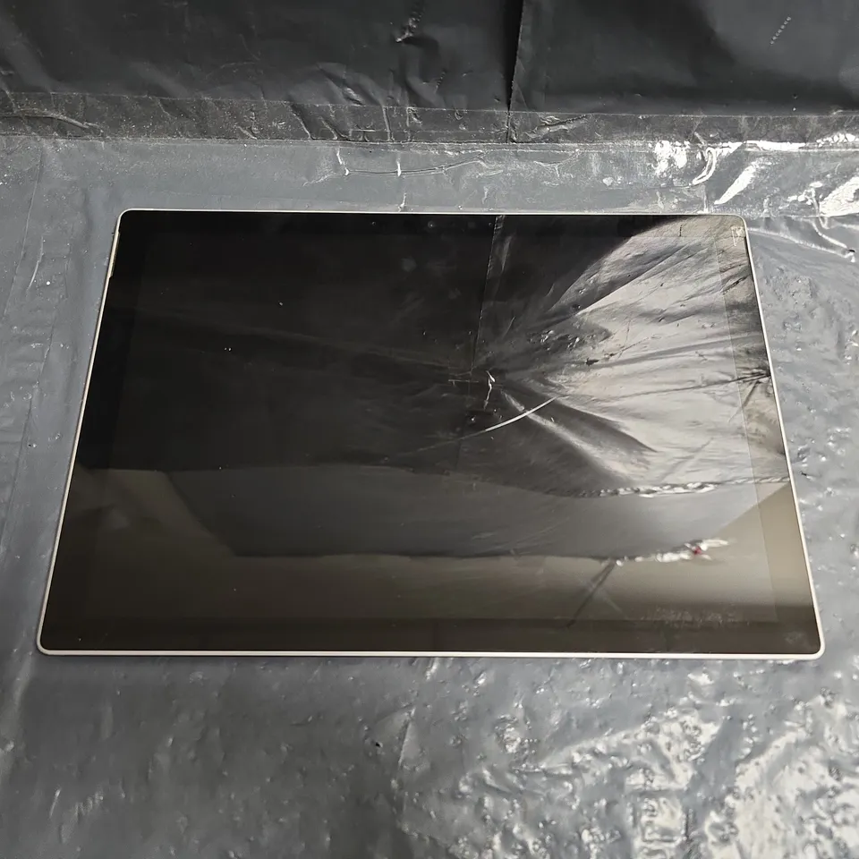 MICROSOFT SURFACE PRO 7 TABLET – CRACKED SCREEN