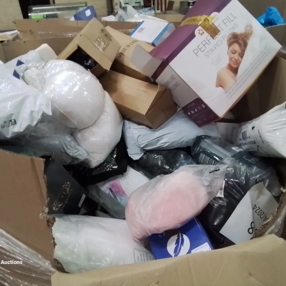 PALLET OF ASSORTED BEDROOM AND COMFORT BASED PRODUCTS TO INCLUDE; PILLOWS, SUPPORT SEAT CUSHIONS AND SIMILARLY RELATED GOODS
