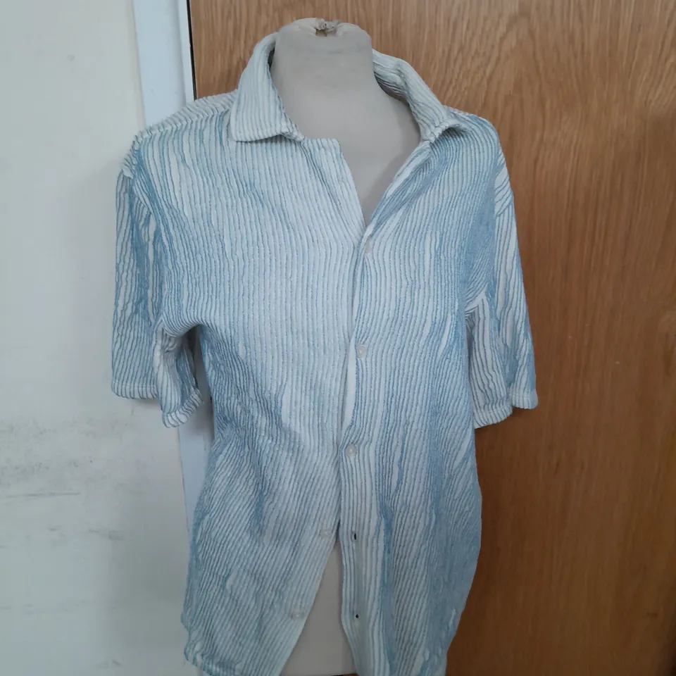 ZARA COTTON BUTTON UP RIBBED SHIRT IN BLUE AND WHITE SIZE S