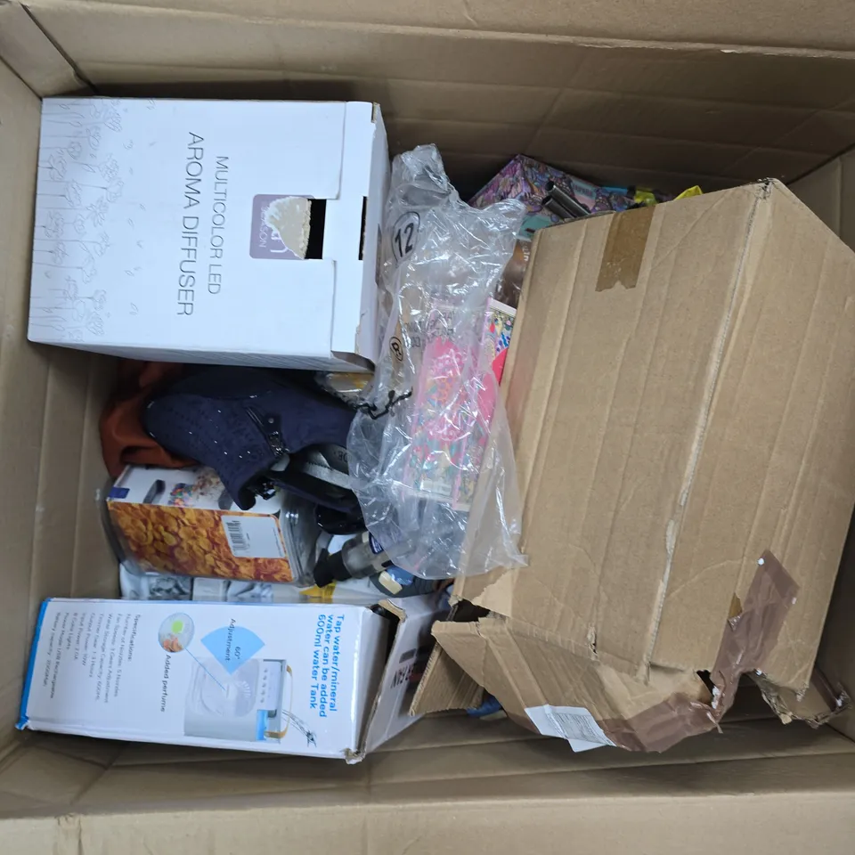 APPROXIMATELY 20 ASSORTED ITEMS TO INCLUDE AIR COOLER FAN, CURVER DRY CUBE 1.8L JO & JOE SHOES, ETC