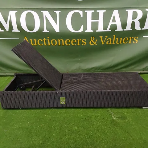 DESIGNER MANUAL ADJUSTABLE SUNLOUNGER IN BLACK RATTAN