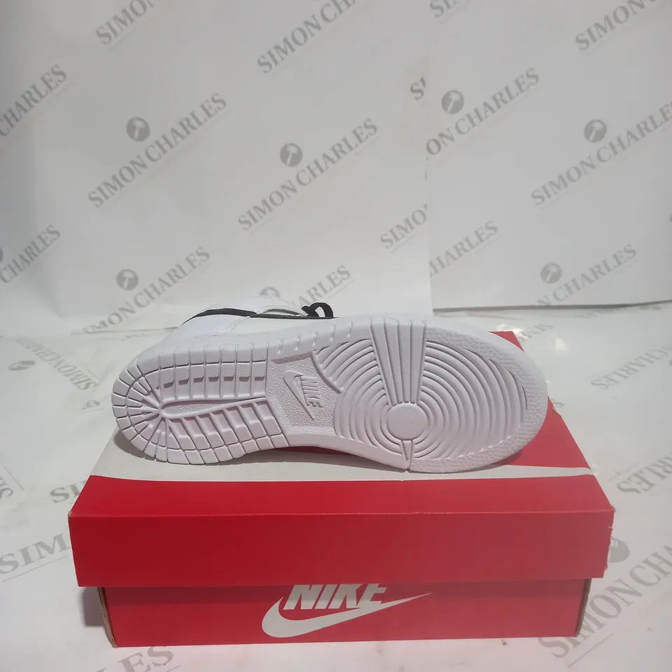NIKE DUNK HIGHTOPS WHITE SIZE 1 YEARS 