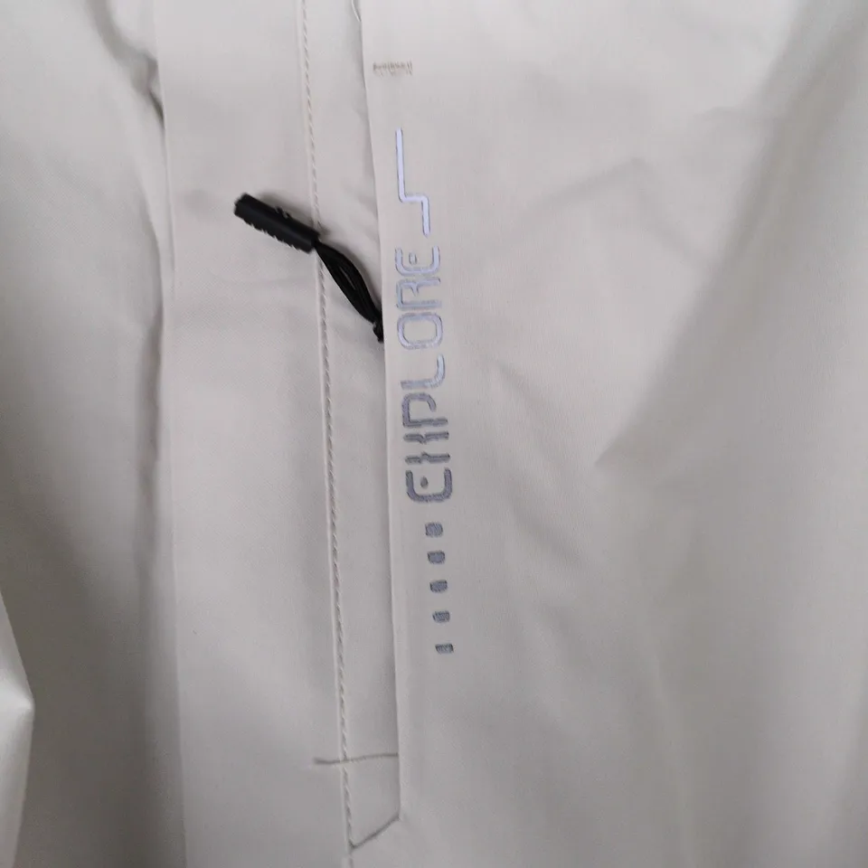 WHITE OUTDOOR SHELL JACKET WITH ZIP POCKETS 