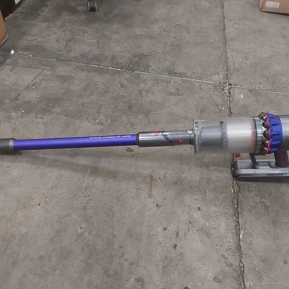 DYSON GEN5DETECT ABSOLUTE CORDLESS VACUUM CLEANER - MISSING BRUSH HEAD