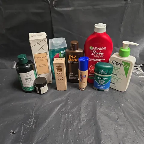 APPROXIMATEY 20 ASSORTED HEALTH AND BEAUTY PRODUCTS TO INCLUDE - CERAVE HYDRATING CLEANSER - SOLSKIN TAN DROPS - RADOX SHOWER GEL - ETC