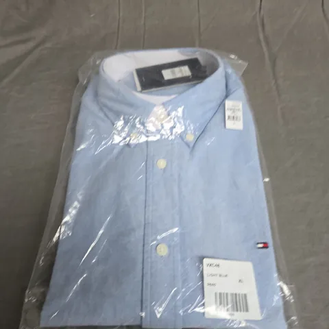 SEALED TOMMY HILFIGER BUTTONED SHIRT SIZE XL