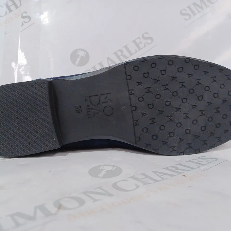 BOXED PAIR OF MODA IN PELLE ENLEENA WIDE SUEDE LOAFERS IN NAVY SIZE 6
