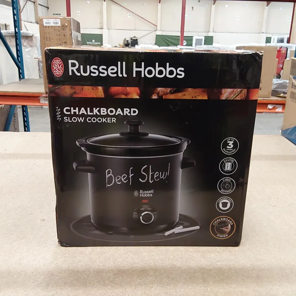 BOXED RUSSELL HOBBS 3.5L CHALKBOARD SLOW COOKER (1 BOX)