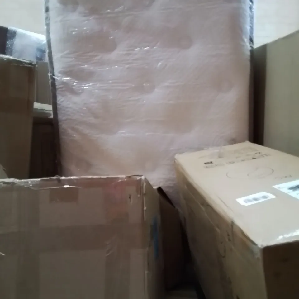 PALLET OF ASSORTED HOUSEHOLD PRODUCTS AND ITEMS TO INCLUDE;DYSON MULTI FOOR 2,OMNI TRAY