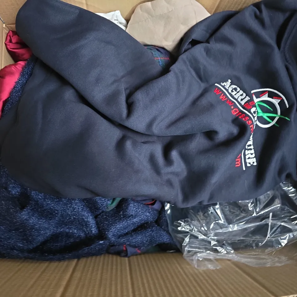 APPROXIMATELY 25 ASSORTED CLOTHING ITEMS IN VARIOUS SIZES, STYLES & COLOURS TO INCLUDE BRANDS SUCH AS FASHION, KISS, ADA, ETC - COLLECTION ONLY