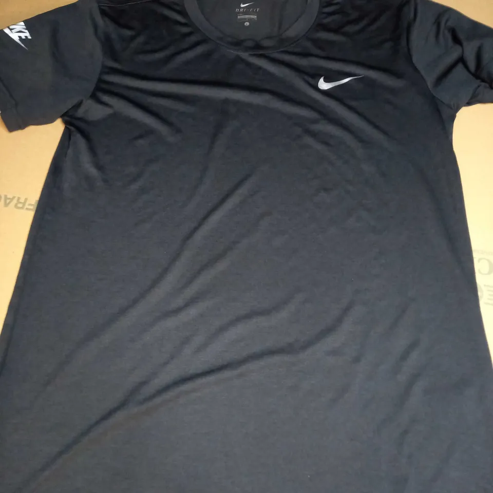 NIKE DRI-FIT SLIMFIT THIN T-SHIRT IN BLACK - LARGE