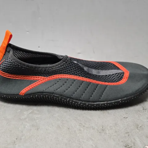 MOUNTAIN WAREHOUSE BEERMUDA AQUA SHOE - UK 8 