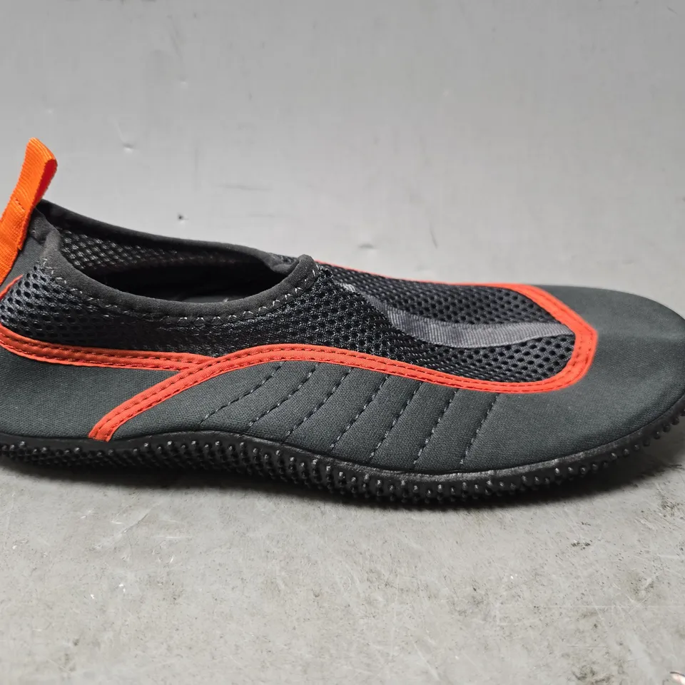 MOUNTAIN WAREHOUSE BEERMUDA AQUA SHOE - UK 8 