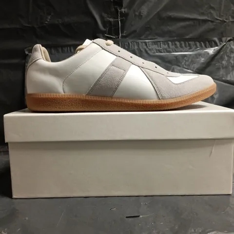 BOXED PAIR OF MAISON MARGIELA SHOES IN WHITE/GREY SIZE EU 47