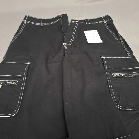 BERSHKA WIDE SKATE BLACK SHORTS - EUR 42