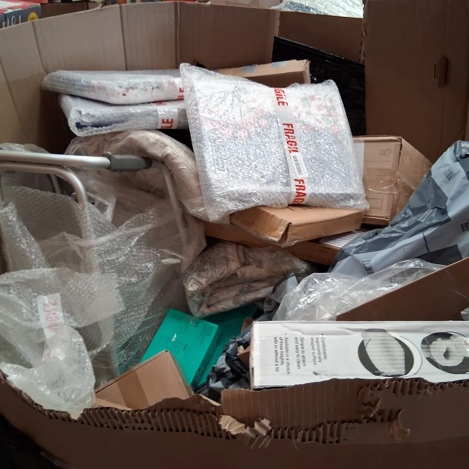 PALLET CONSISTING OF A LARGE QUANTITY OF ASSORTED HOUSEHOLD AND ELECTRICAL PRODUCTS AND ACCESSORIES TO INCLUDE;