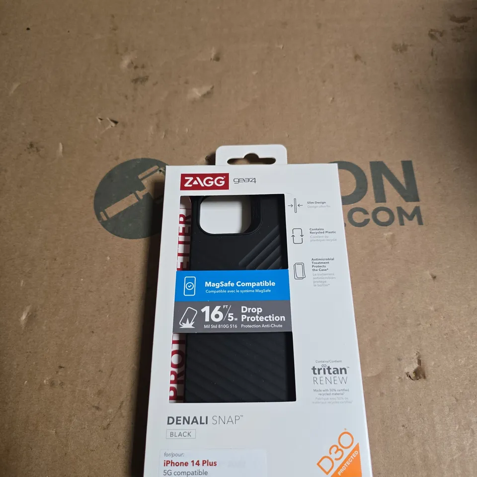 BOX OF APPROXIMATELY 20 ASSORTED PHONE CASES INCLUDING GEAR 4 AND ZAGG 