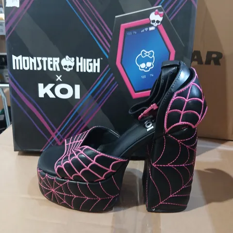 BOXED KOI HAUNT COUTURE PADDED CHUNKY HEELS IN BLACK - UK 4