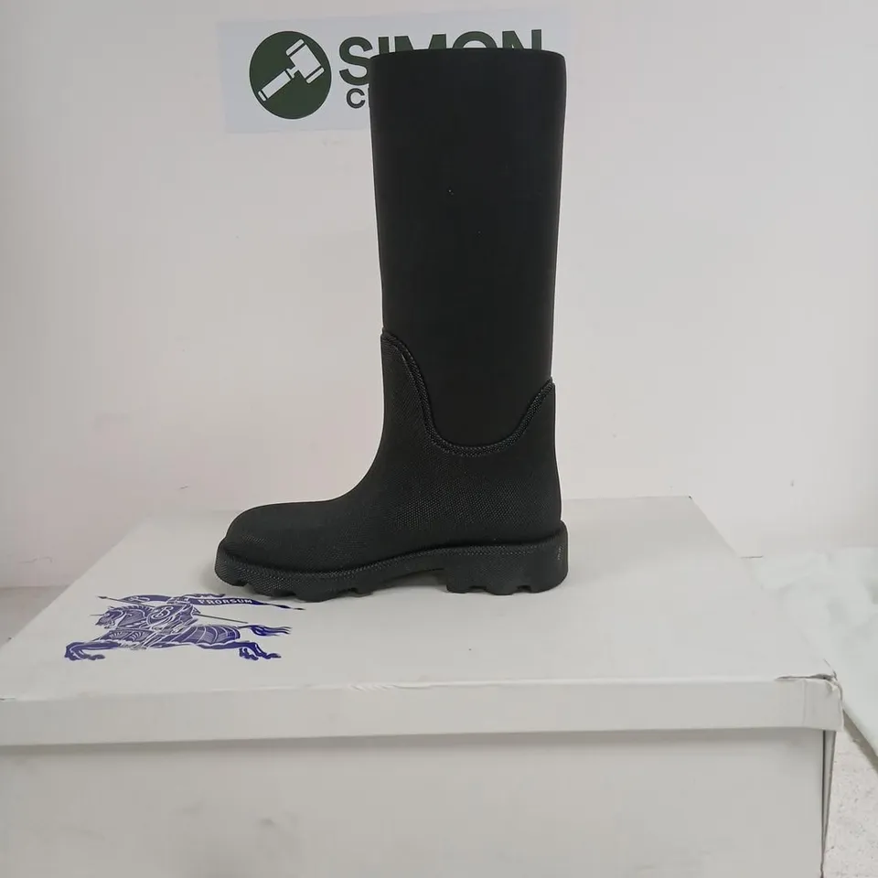 BURBERRY BLACK KNEE-HIGH BOOTS – UK 8 (EU 42)