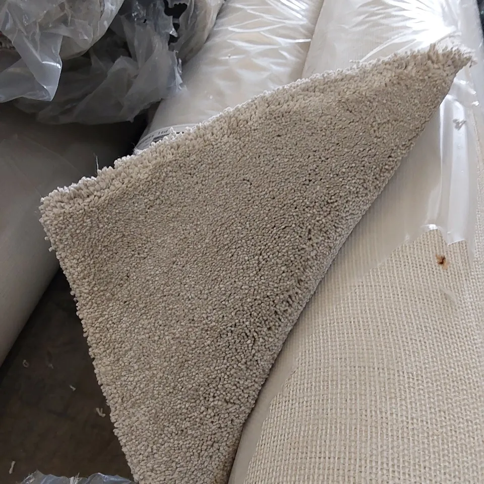 ROLL OF QUALITY ULTIMATE IMPRESSIONS MERIT CARPET // SIZE: APPROX 4 X 2.05m